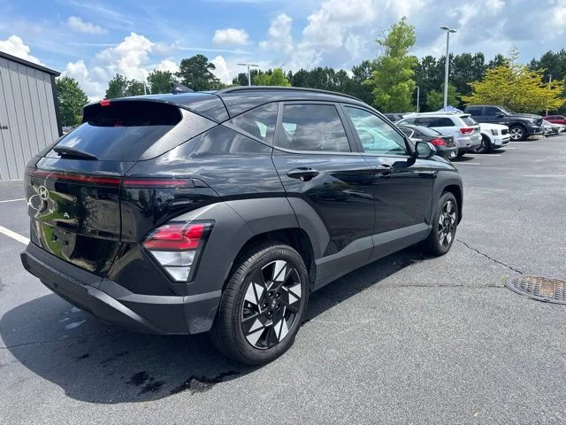Used 2025 Black Hyundai SEL image 5