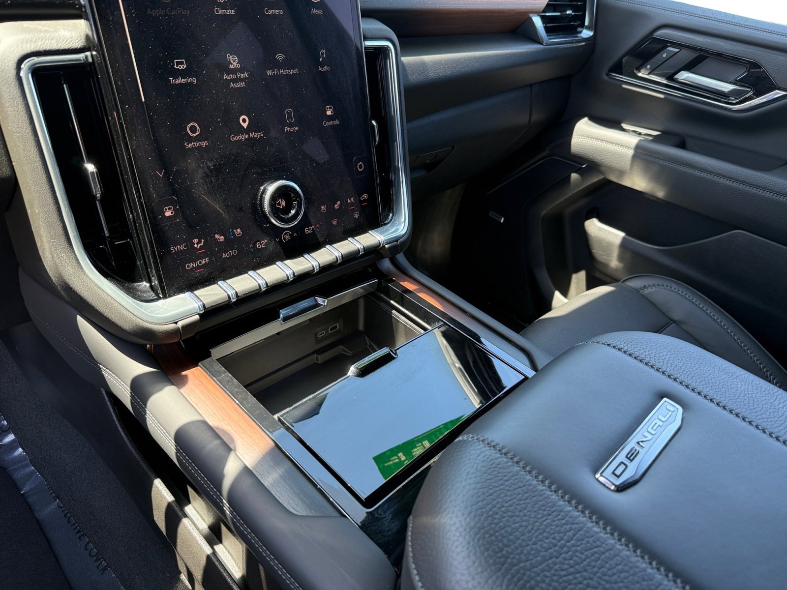 Used 2025 Onyx Black GMC Denali image 13