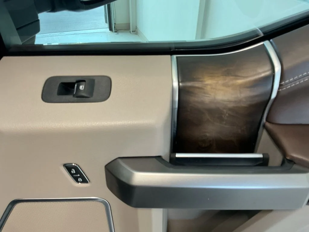 Used 2019 White Platinum Clearcoat Metallic Ford Limited image 33