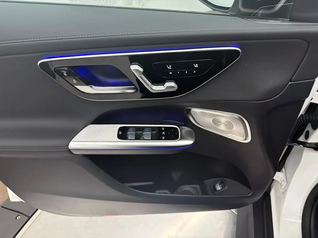 New 2027 White Mercedes-Benz GLC 300 image 16