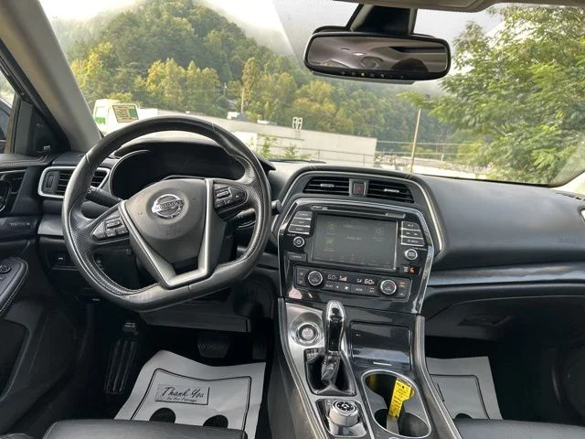Used 2021 Black Nissan 3.5 SL image 20