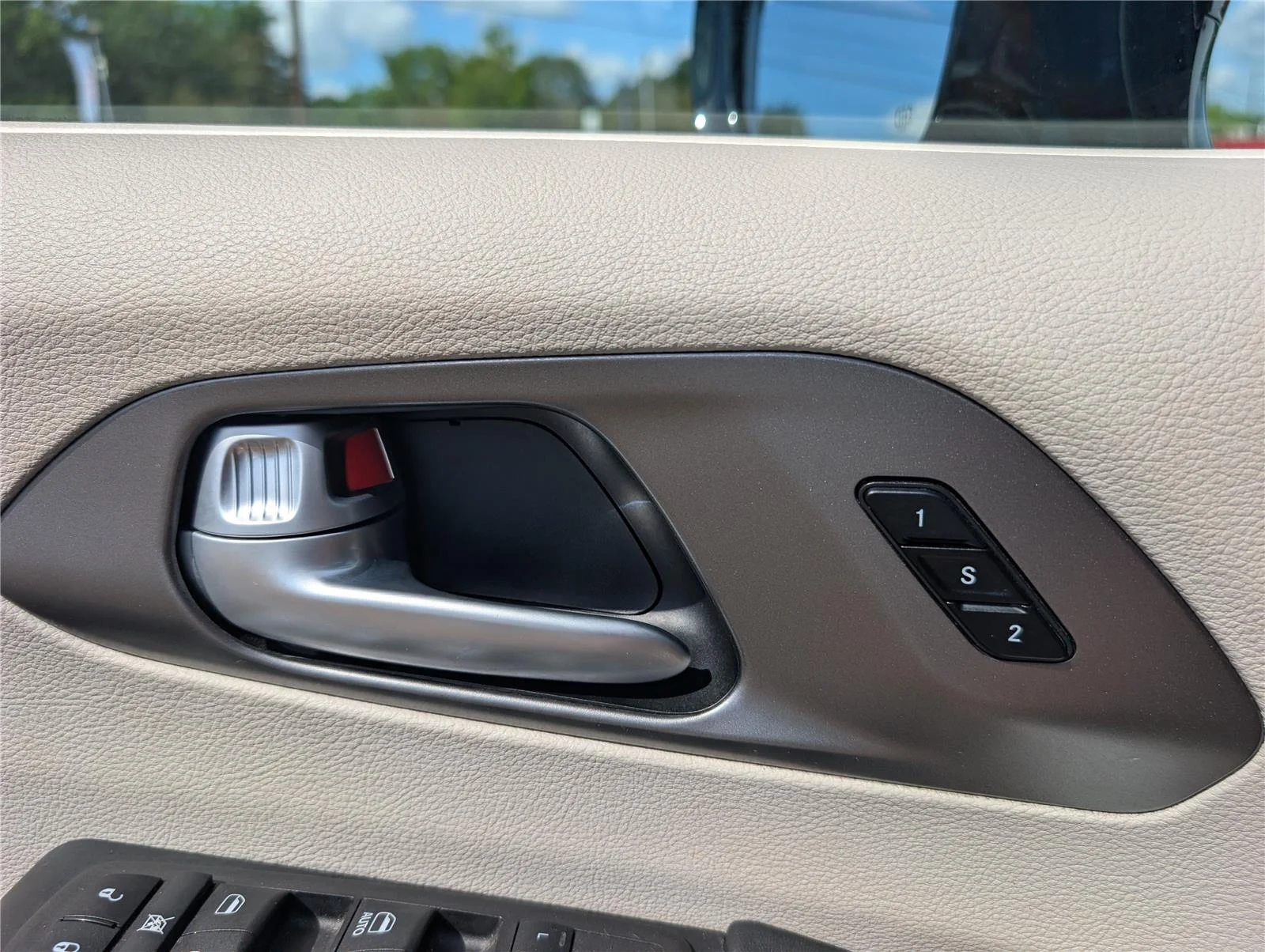 Used 2024 Bright White Clearcoat Chrysler Touring L image 30
