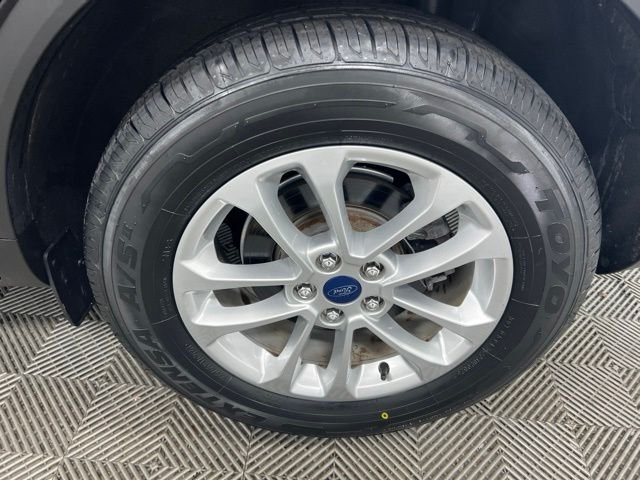 Used 2022 Black Ford SE image 10