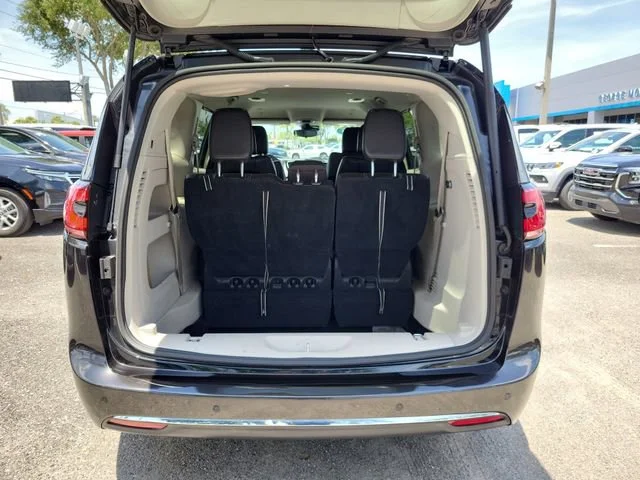 2023 Chrysler Pacifica Touring L - Photo 11