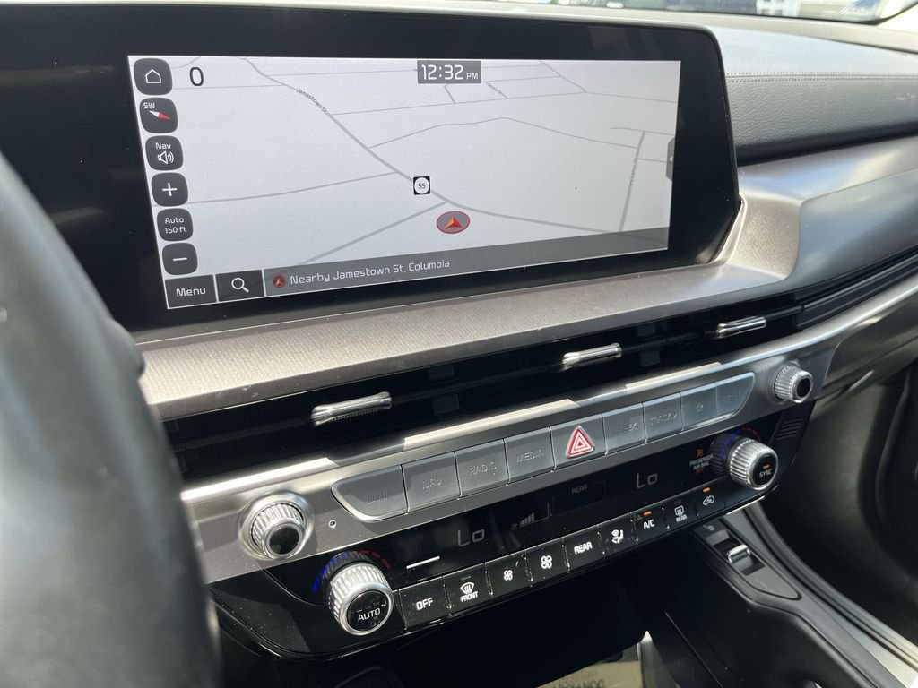 Used 2025 White Kia S image 16
