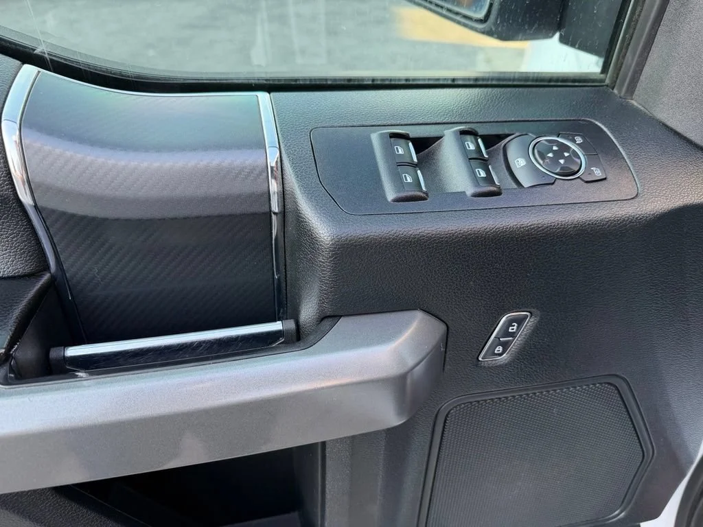 Used 2018 White Ford XL image 11