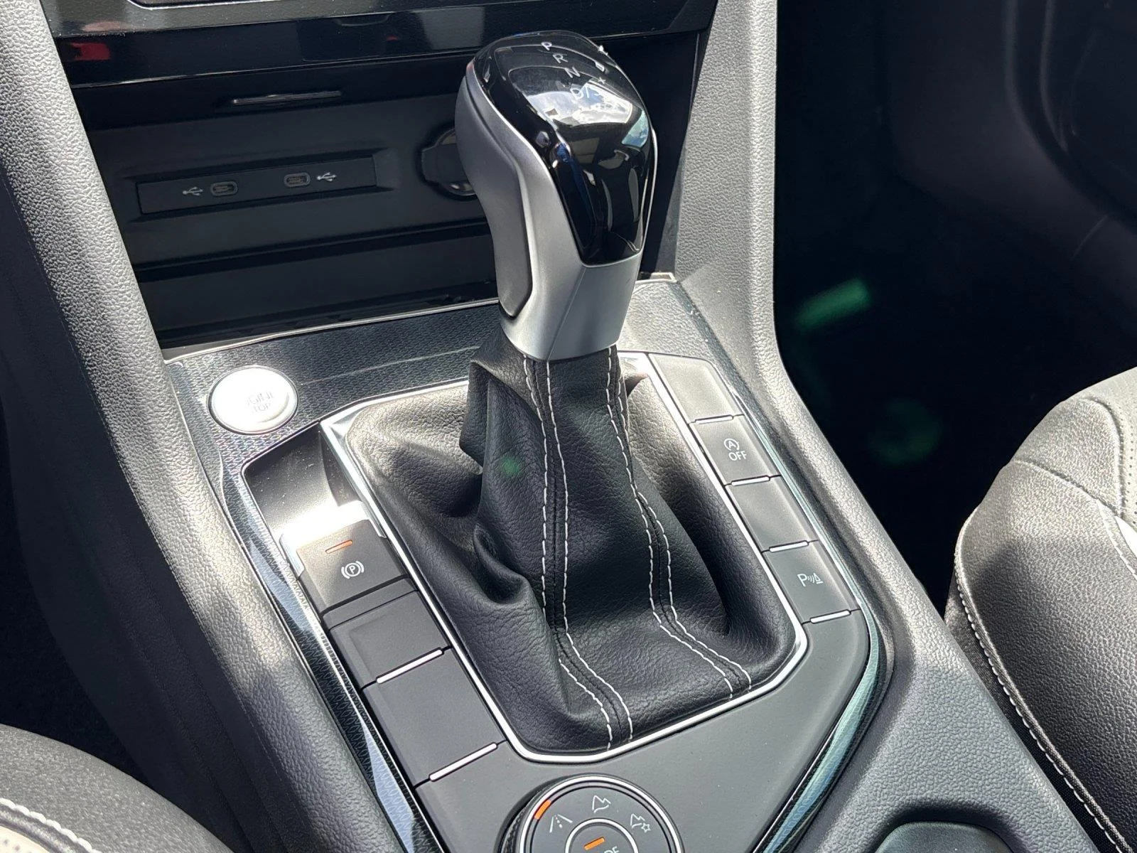 New 2026 Platinum Gray Metallic Volkswagen SEL image 28