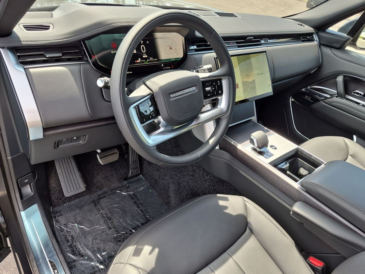 New 2026 Carpathian Grey Premium Metallic Land Rover SE image 9