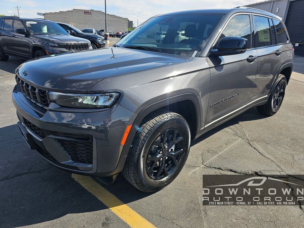 New 2026 Baltic Gray Metallic Clearcoat Jeep Altitude image 7