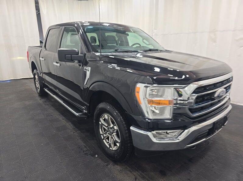 Used 2023 Agate Black Metallic Ford XLT image 2