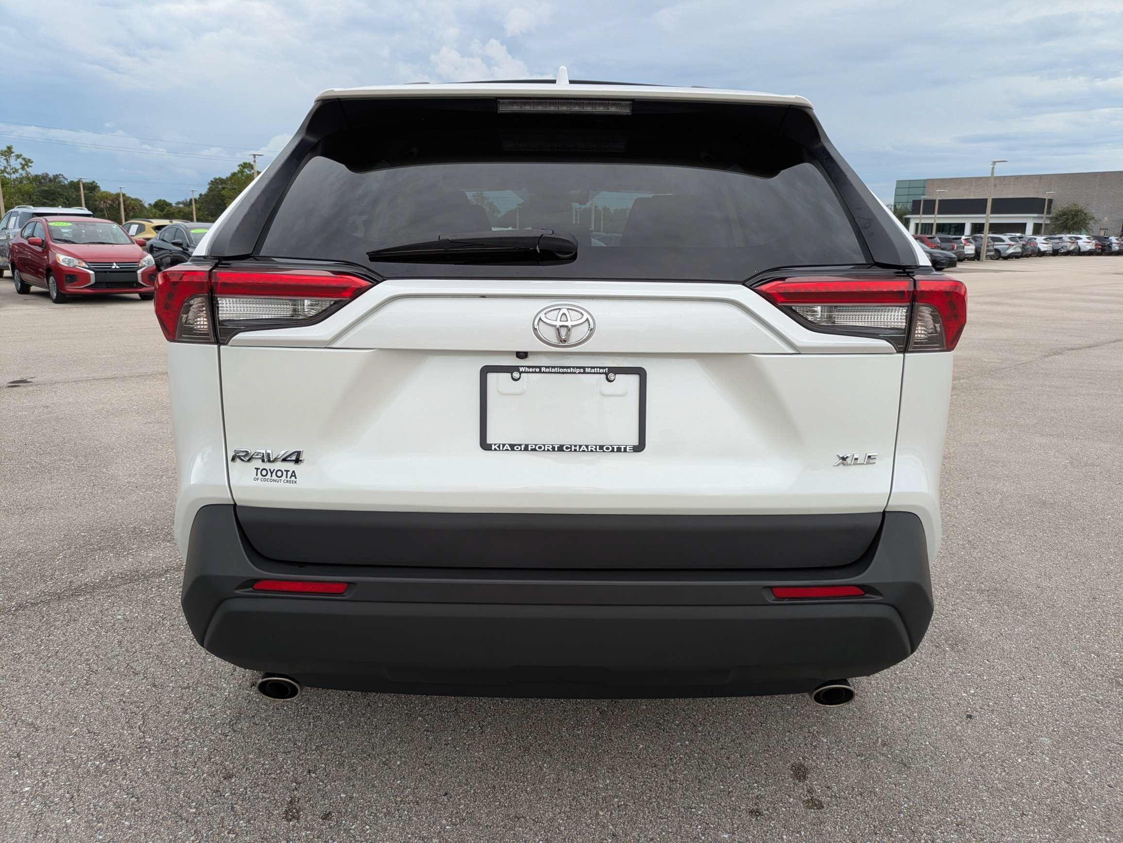 Used 2024 Pearl Toyota XLE Premium image 5