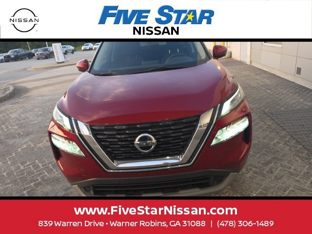 Used 2021 Red Nissan SV image 3
