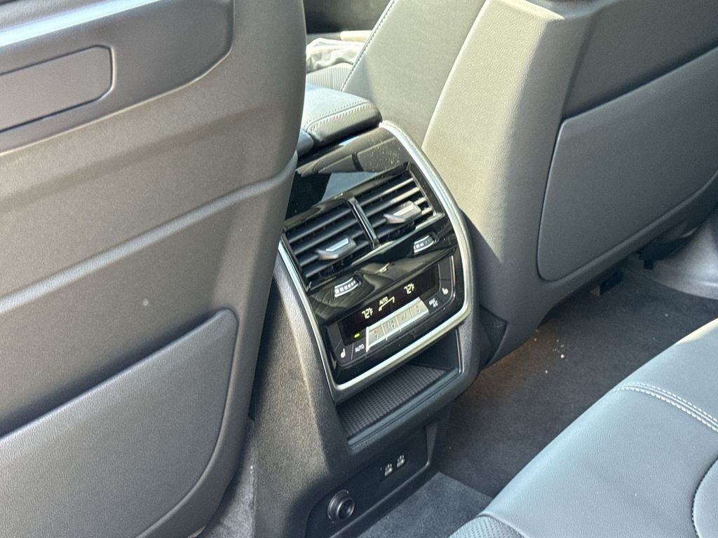 New 2026 Mineral White Metallic BMW xDrive40i image 23