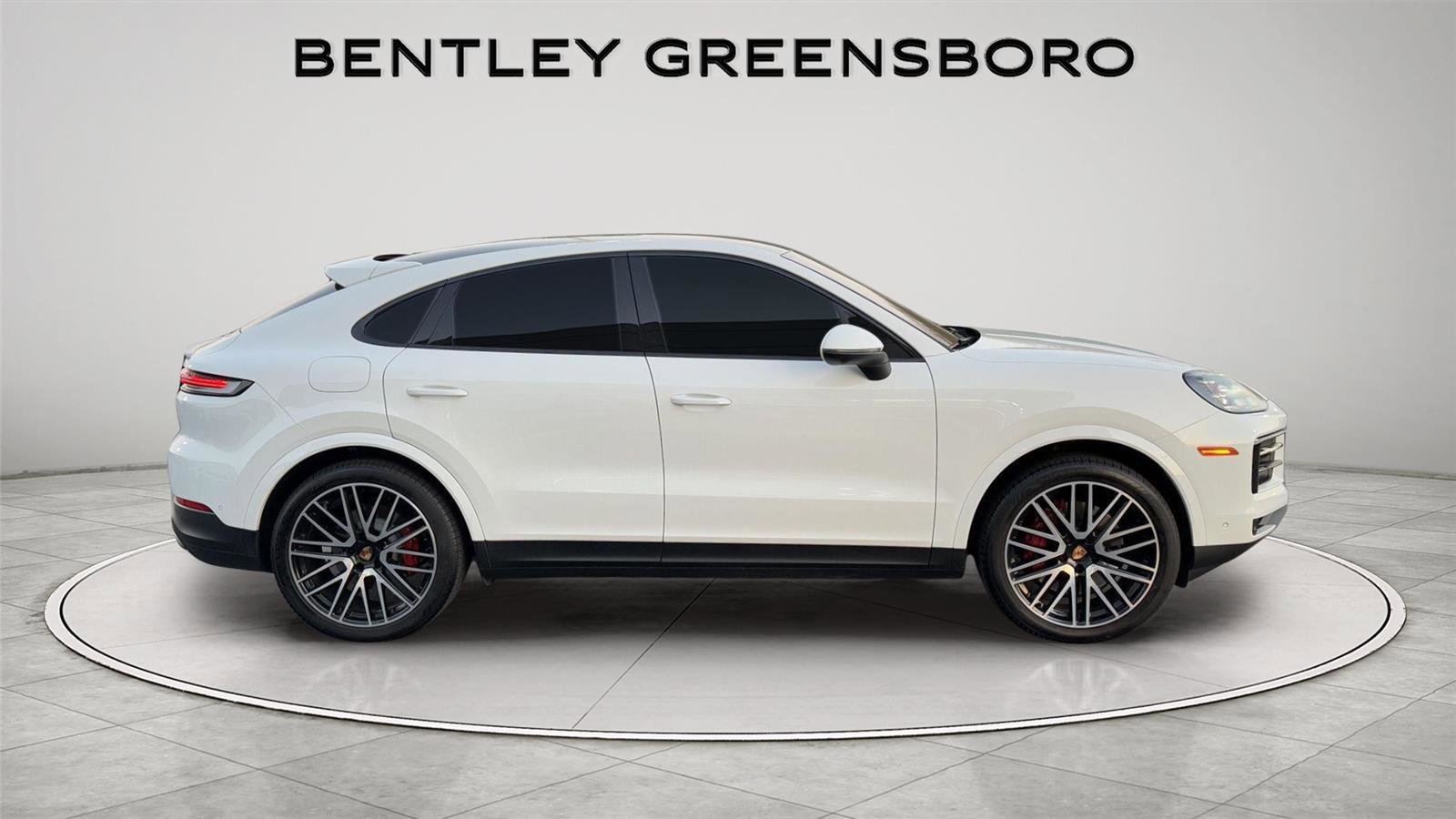 Used 2025 White Porsche  image 9