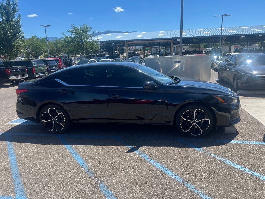 Used 2024 Black Nissan 2.5 SR image 5