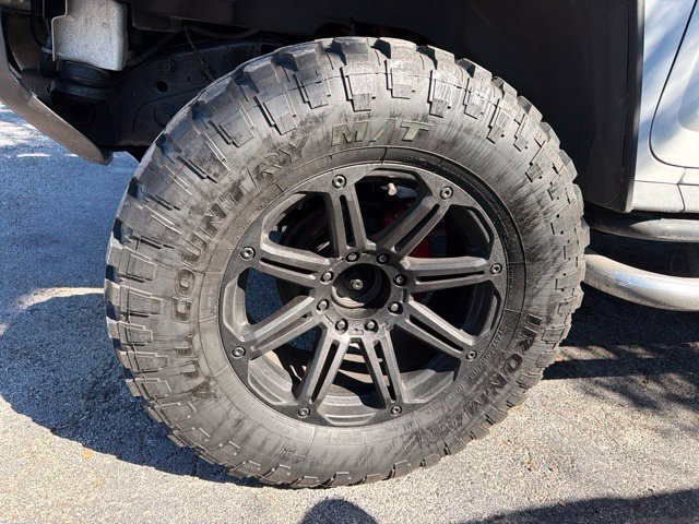Used 2006 White HUMMER Base image 11