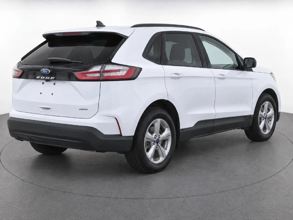 Used 2024 White Ford SE image 3