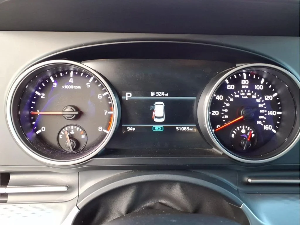 Used 2024 White Kia LX image 23