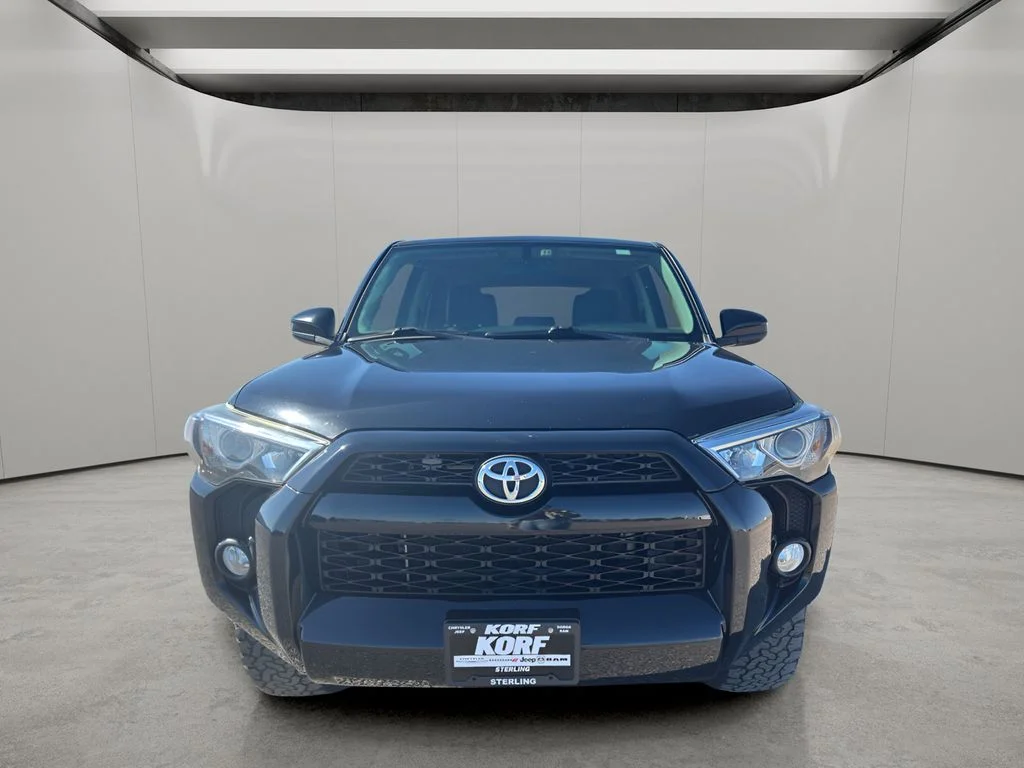 Used 2016 Midnight Black Metallic Toyota SR5 image 8