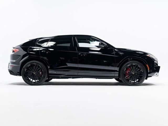 Used 2025 Black Lamborghini SE image 6