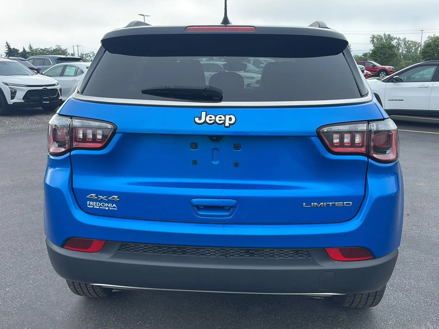 Used 2023 Laser Blue Pearlcoat Jeep Limited image 10