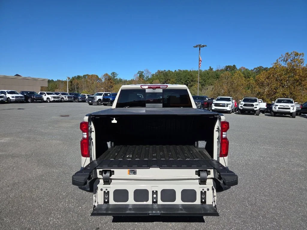 New 2026 White Chevrolet ZR2 image 22