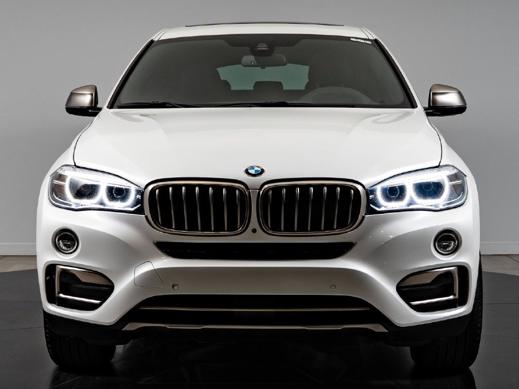 Used 2019 Mineral White Metallic BMW xDrive35i image 2