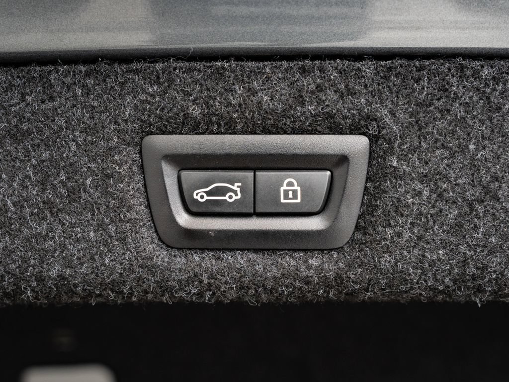 Used 2019 Bluestone Metallic BMW 540i xDrive image 21