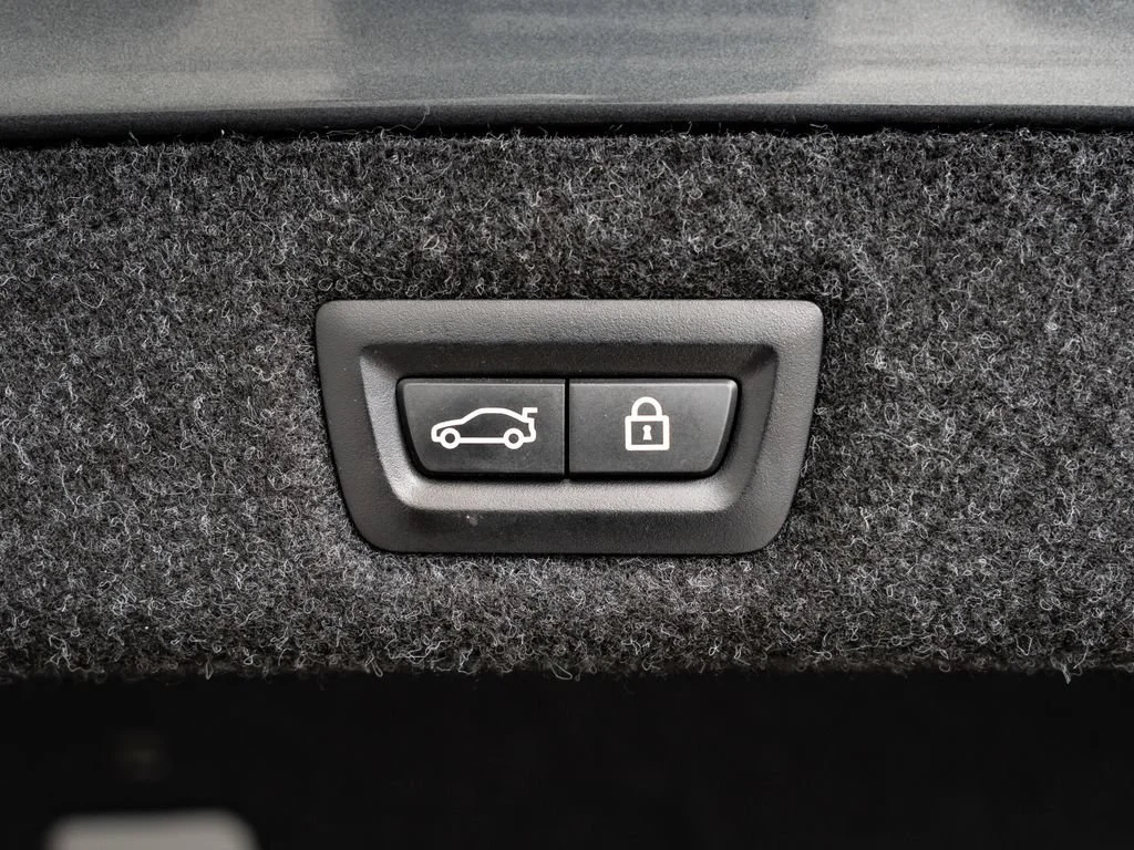 Used 2019 Bluestone Metallic BMW 540i xDrive image 21