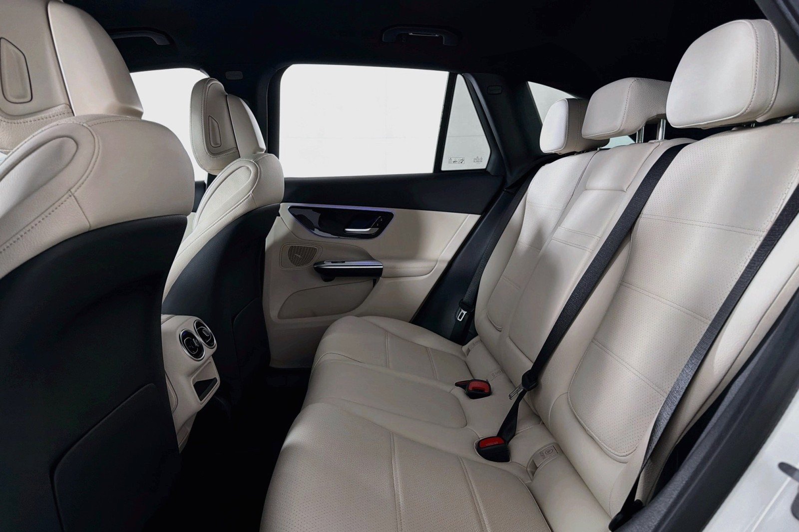 New 2026 Polar White Mercedes-Benz GLC 300 SUV image 14
