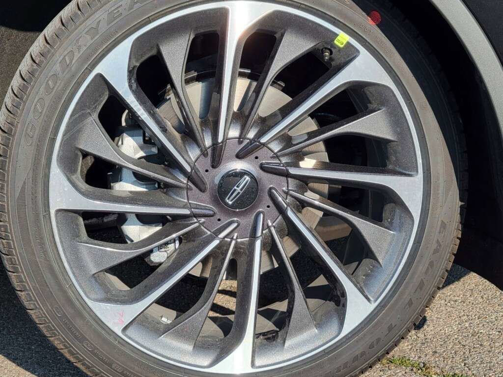 Used 2023 Black Metallic Lincoln Reserve image 13