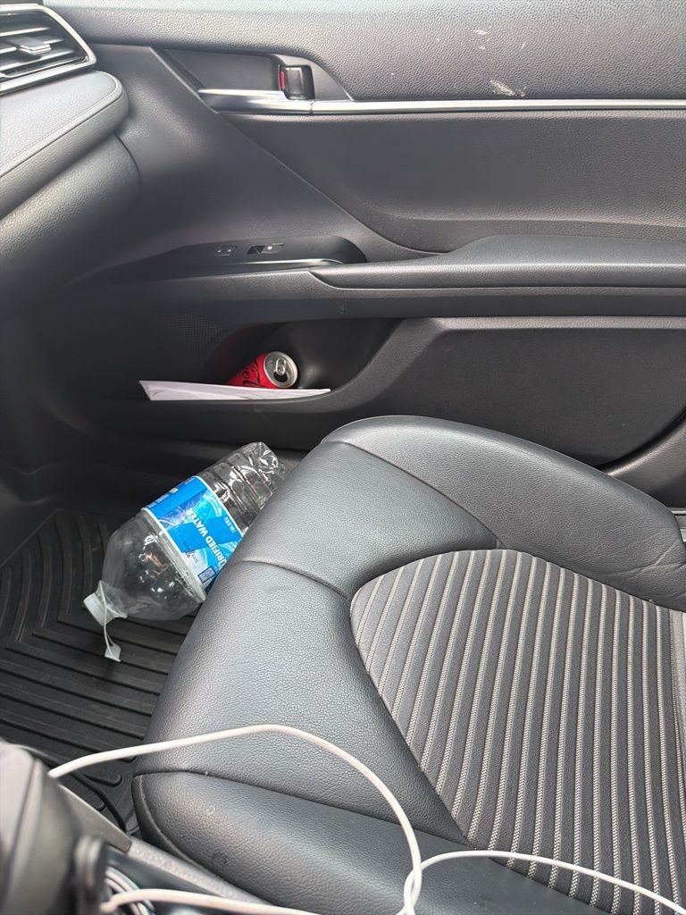 2020 Toyota Camry SE photo 2