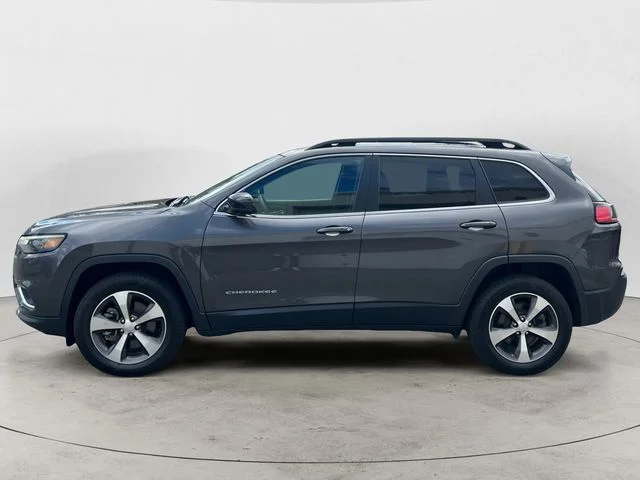 Used 2022 Gray Jeep Limited image 2