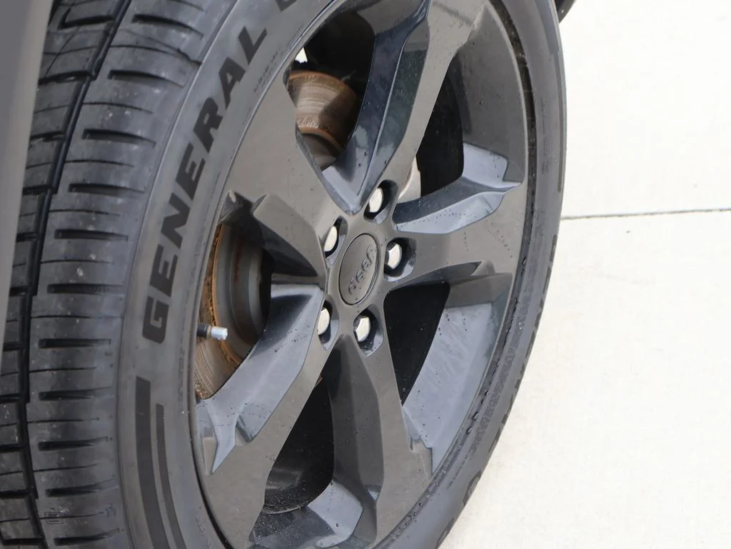 Used 2023 Gray Jeep Altitude X image 40