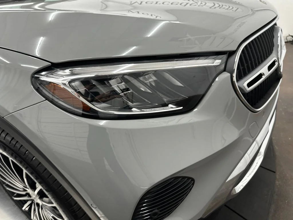 New 2027 White Mercedes-Benz GLC 300 image 10