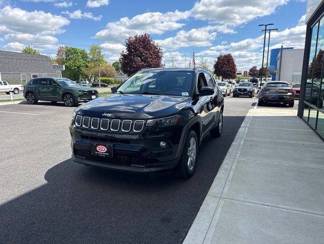 Used 2022 Black Jeep Latitude image 6