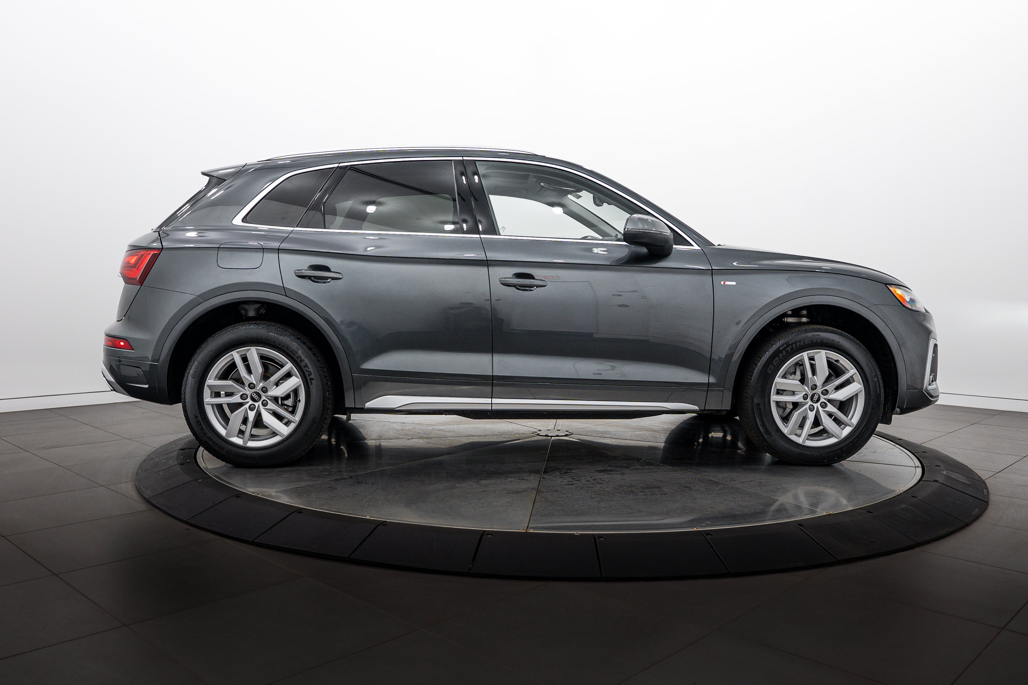 Certified Used 2023 Daytona Gray Pearl Effect Audi S line Premium image 3