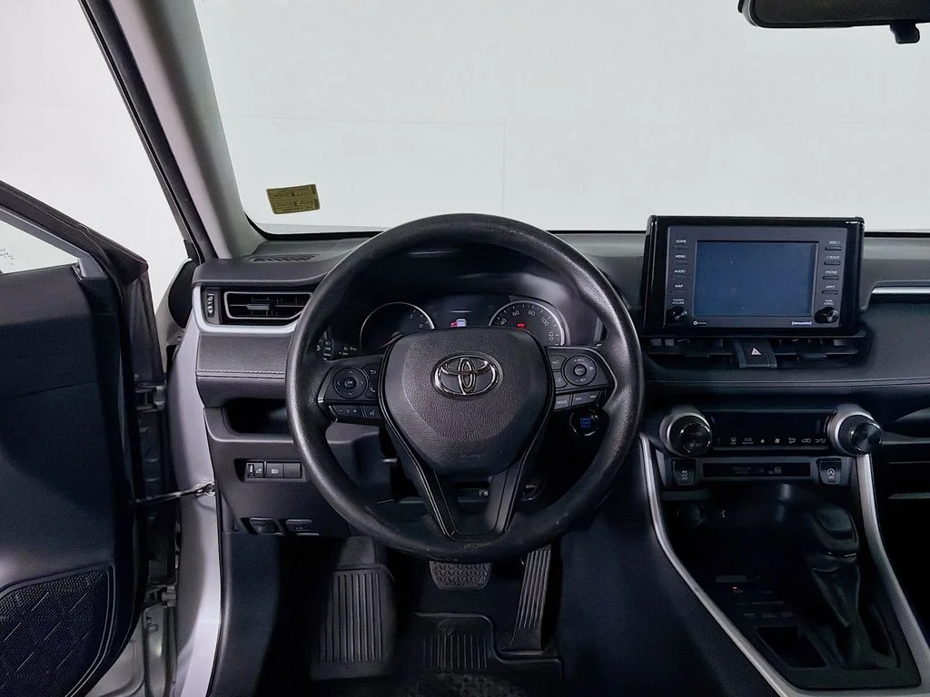 Used 2021 Silver Toyota XLE image 19