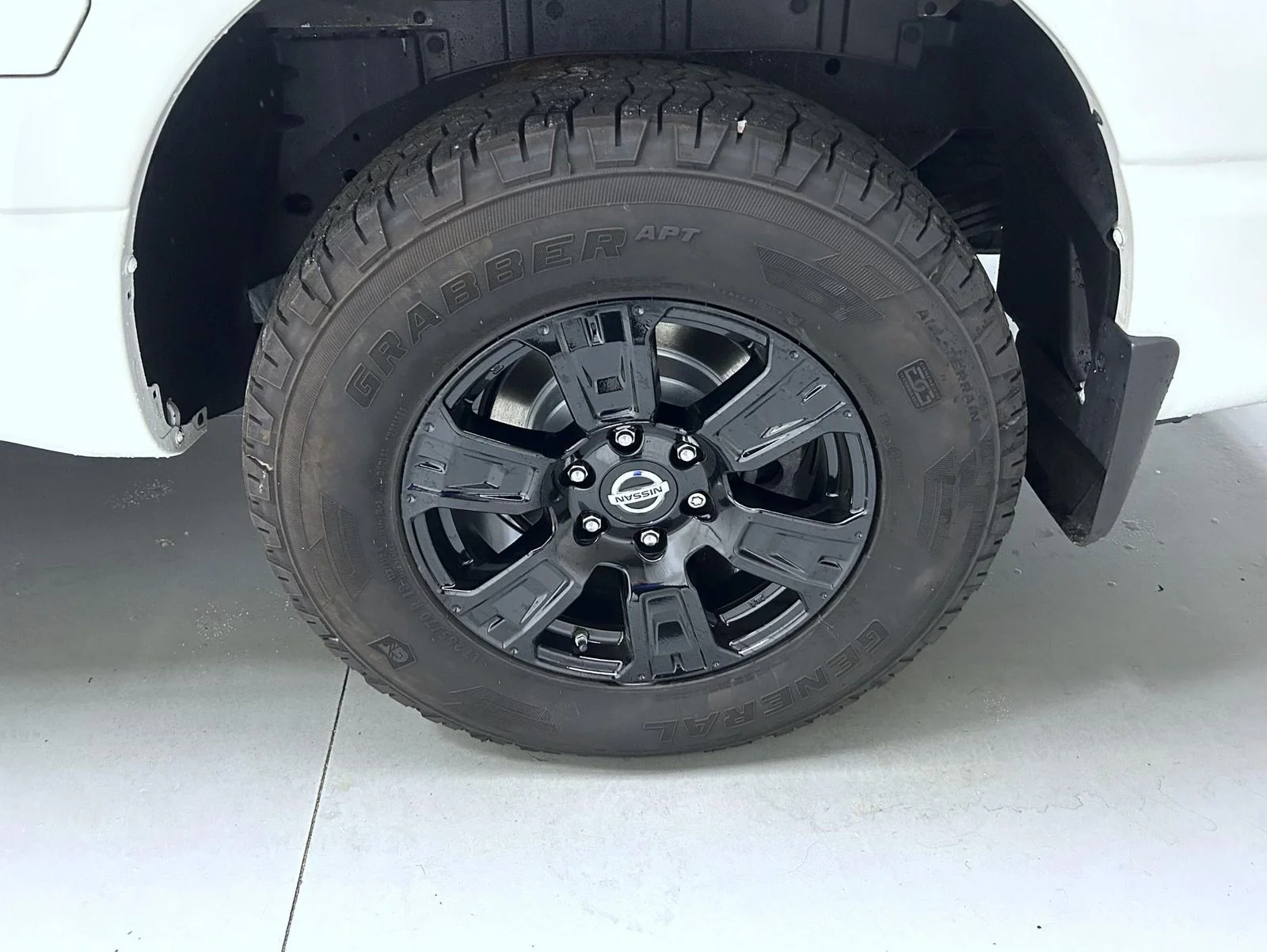 Used 2021 White Nissan SV image 23
