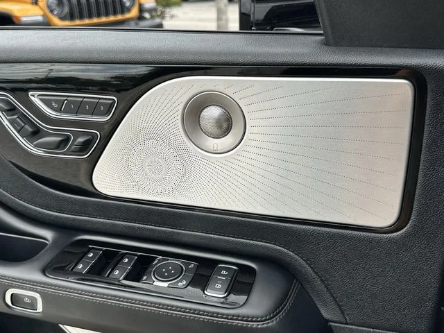 Used 2020 Gray Lincoln Reserve image 35