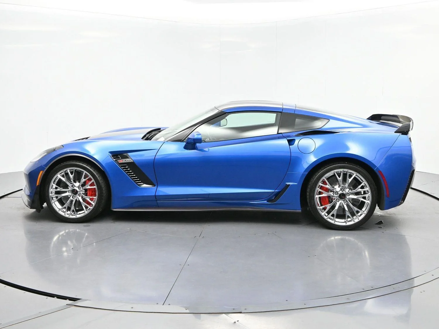 Used 2016 LAGUNA BLUE METALLIC TINTCOAT Chevrolet Z06 3LZ image 4