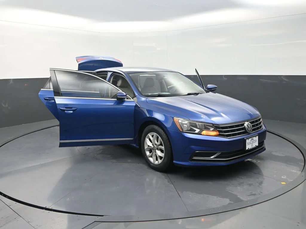Used 2017 Blue Volkswagen 1.8T S image 31