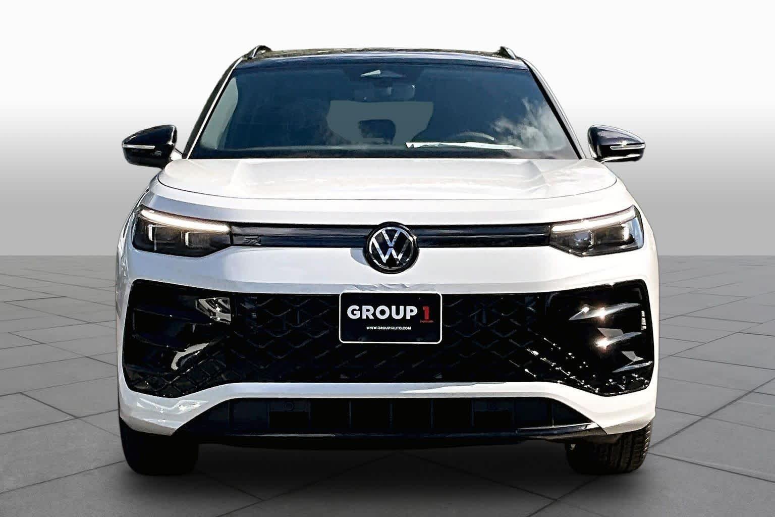 New 2026 Opal White w/Deep Black Roof Volkswagen SE R-Line FWD image 3