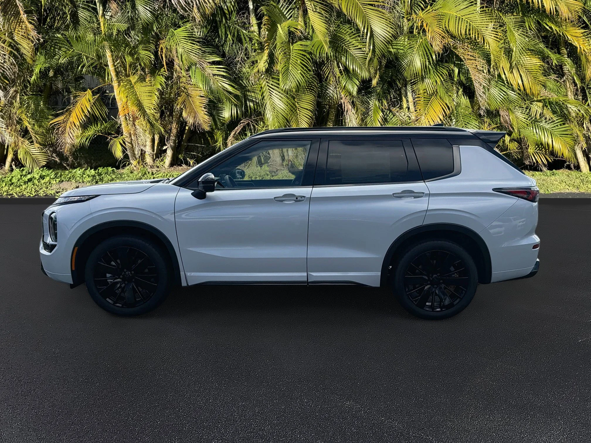 New 2026 White Diamond/Black Roof Mitsubishi BLACK EDITION 2WD image 7