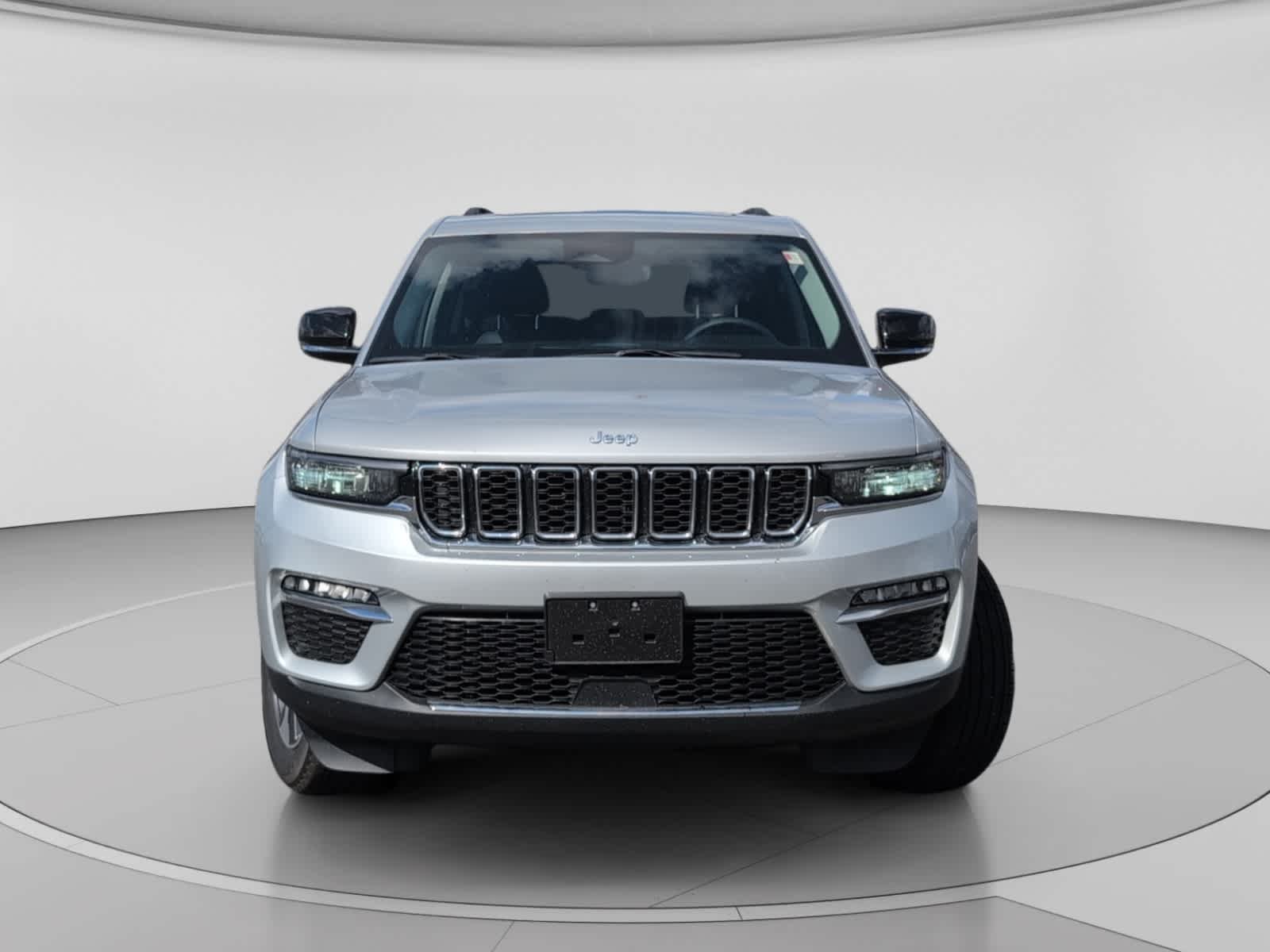Used 2023 Silver Zynith Jeep  image 2