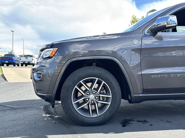 Used 2018 Gray Jeep Overland image 32