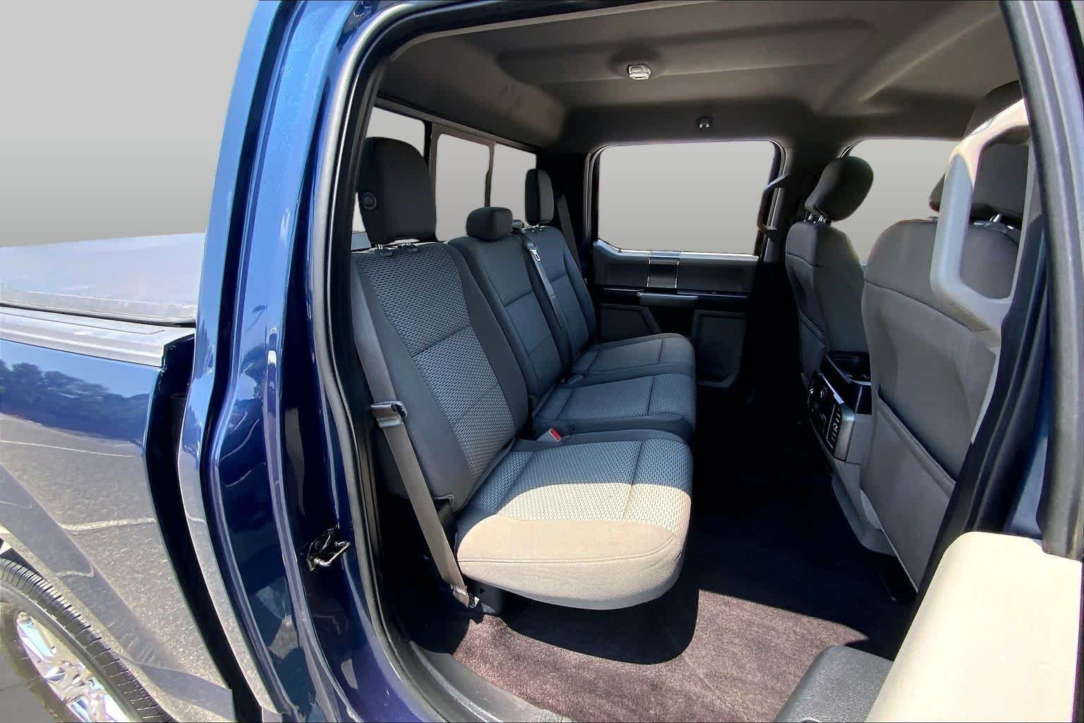 Used 2017 Blue Jeans Metallic Ford XLT image 18