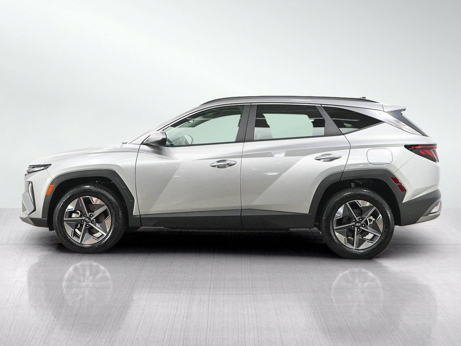 Used 2026 Hyundai Tucson SEL with VIN 5NMJBCDE8TH638443 for sale in Minneapolis, Minnesota
