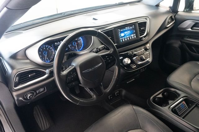 Used 2020 Black Chrysler Touring image 3