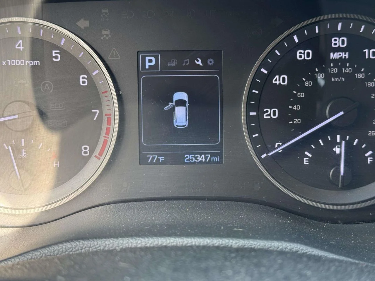 Used 2017 Winter White Hyundai Eco image 30